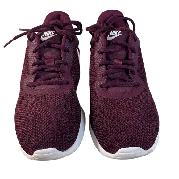 Nike Tanjun Women’s Running Shoes, Color Bordeaux/White, Size 9 - Picture 3 of 8